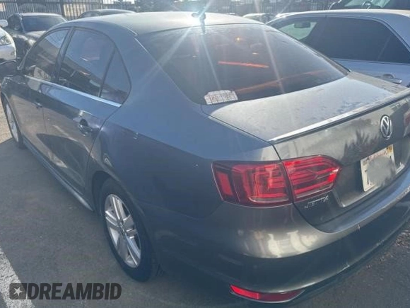 2013 Volkswagen Jetta Hybrid SE с VIN 3VW637AJ1DM296938, выставлен на аукционе Copart как лот 43277665 с пробегом Не указан миль и Чистый • Clean title. История ставок и продаж доступна на DreamBid. Изображение 3.