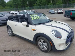 2019 MINI Convertible Cooper z VIN WMWWG5C52K3F79780, wystawiony jako IAAI lot #42622429 z przebiegiem 38 532 mil mil oraz . Historia ofert i sprzedaży dostępna na DreamBid. Obrazek 18.