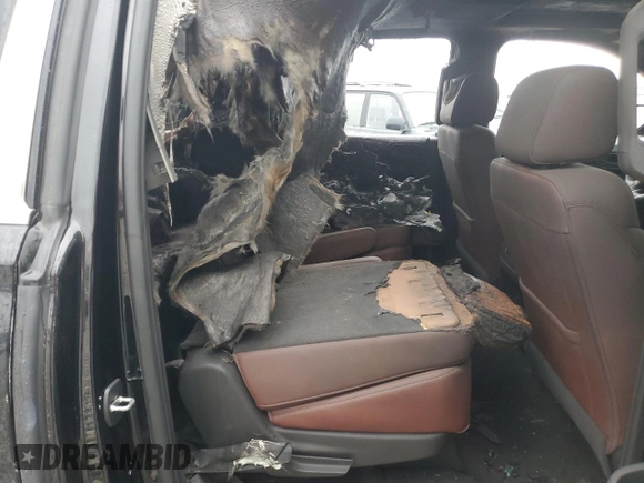 2020 Chevrolet Suburban Premier z VIN 1GNSKJKJ0LR287376, wystawiony jako Copart lot #83407244 z przebiegiem Nie podano mil oraz Szkoda całkowita • Salvage title. Historia ofert i sprzedaży dostępna na DreamBid. Obrazek 11.