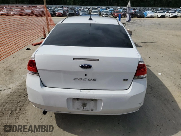 2008 Ford Focus SE z VIN 1FAHP35N18W272057, wystawiony jako Copart lot #59867425 z przebiegiem 293 894 mil mil oraz Szkoda całkowita • Salvage title. Historia ofert i sprzedaży dostępna na DreamBid. Obrazek 6.