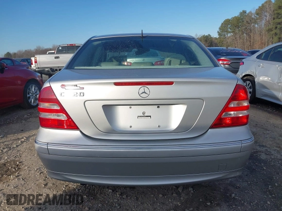2005 Mercedes-Benz C 320 с VIN WDBRF64JX5F565631, выставлен на аукционе IAAI как лот 41416724 с пробегом 154 981 миль миль и . История ставок и продаж доступна на DreamBid. Изображение 17.