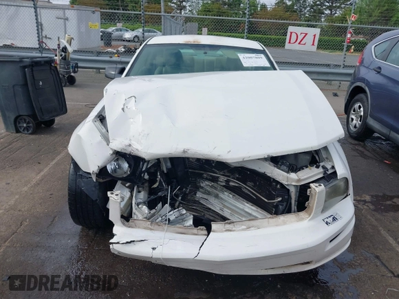 2006 Ford Mustang GT Deluxe z VIN 1ZVFT82H865246421, wystawiony jako IAAI lot #42007809 z przebiegiem 205 896 mil mil oraz . Historia ofert i sprzedaży dostępna na DreamBid. Obrazek 6.