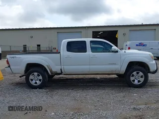 2013 Toyota Tacoma PreRunner z VIN 5TFKU4HN6DX003129, wystawiony jako IAAI lot #42190939 z przebiegiem 206 404 mil mil oraz . Historia ofert i sprzedaży dostępna na DreamBid. Obrazek 13.