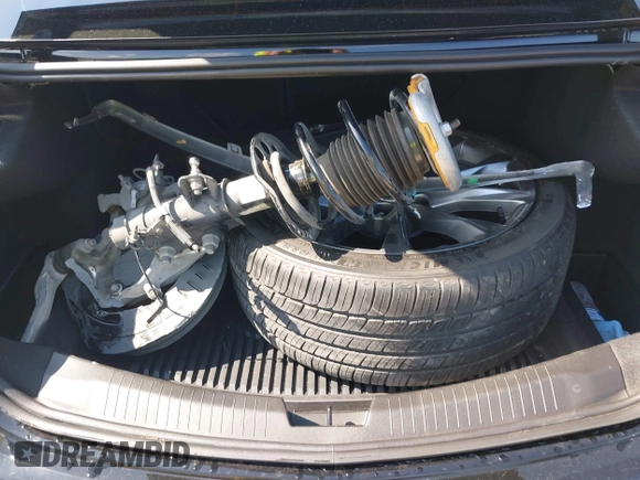 2025 Cadillac CT5 Sport с VIN 1G6DP5RK3S0100470, выставлен на аукционе IAAI как лот 42386329 с пробегом 6 143 миль миль и . История ставок и продаж доступна на DreamBid. Изображение 12.