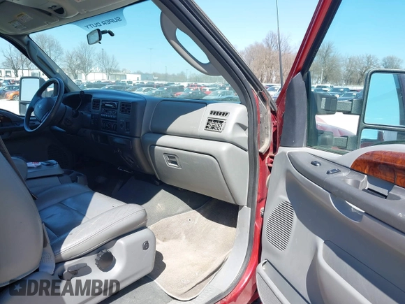 2003 Ford Super Duty F-250 XL with VIN 1FTNX21P13ED26955, listed as a IAAI auction lot 41787057 with 216,130 mi miles. Bid and sale history available at carsss.com. Image 5.