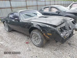 1981 Pontiac Firebird z VIN 1G2AW87W7BN113546, wystawiony jako IAAI lot #39322067 z przebiegiem 55 540 mil mil oraz . Historia ofert i sprzedaży dostępna na DreamBid. Obrazek 1.