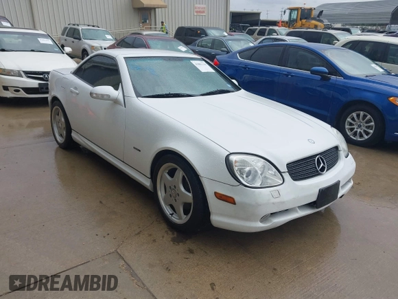 2001 Mercedes-Benz SLK 230/320 z VIN WDBKK65FX1F194536, wystawiony jako IAAI lot #41881130 z przebiegiem 108 544 mil mil oraz . Historia ofert i sprzedaży dostępna na DreamBid. Obrazek 1.