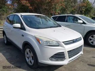 2013 Ford Escape SE with VIN 1FMCU0GX0DUB51516, listed as a IAAI auction lot 41844412 with 199,005 mi miles. Bid and sale history available at carsss.com. Image 1.