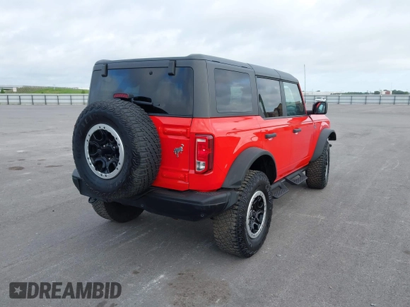 2023 Ford Bronco z VIN 1FMEE5DH5PLB93397, wystawiony jako IAAI lot #42531965 z przebiegiem 30 731 mil mil oraz . Historia ofert i sprzedaży dostępna na DreamBid. Obrazek 4.