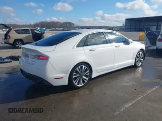 2017 Lincoln MKZ Reserve z VIN 3LN6L5FCXHR611273, wystawiony jako IAAI lot #41794752 z przebiegiem 74 652 mil mil oraz . Historia ofert i sprzedaży dostępna na DreamBid. Obrazek 4.