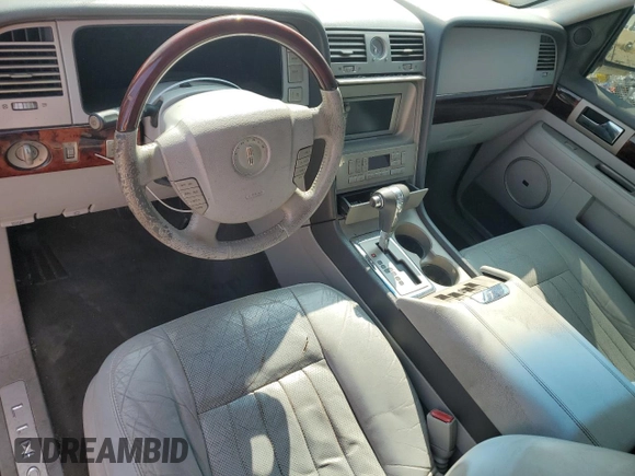 2006 Lincoln Navigator Luxury with VIN 5LMFU28596LJ05811, listed as a Copart auction lot 70048584 with 214,952 mi miles and Salvage Title. Bid and sale history available at carsss.com. Image 8.