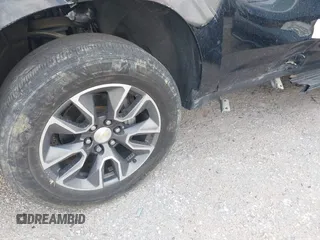 2021 Chevrolet Tahoe LT z VIN 1GNSCNKD5MR282271, wystawiony jako IAAI lot #42705493 z przebiegiem 68 280 mil mil oraz . Historia ofert i sprzedaży dostępna na DreamBid. Obrazek 16.