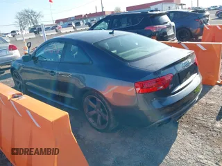 2015 Audi S5 Premium Plus z VIN WAUCGAFR0FA045606, wystawiony jako IAAI lot #41962738 z przebiegiem 199 416 mil mil oraz . Historia ofert i sprzedaży dostępna na DreamBid. Obrazek 3.