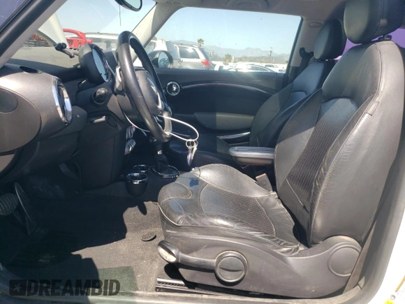 2009 MINI Hardtop S with VIN WMWMF73569TW80561, listed as a Copart auction lot 52615805 with 109,968 mi miles and Salvage title. Bid and sale history available at DreamBid. Image 7.