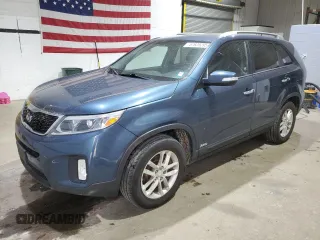 2014 Kia Sorento LX z VIN 5XYKTDA7XEG489575, wystawiony jako Copart lot #57629295 z przebiegiem 107 790 mil mil oraz Czysty tytuł • Clean title. Historia ofert i sprzedaży dostępna na DreamBid. Obrazek 1.