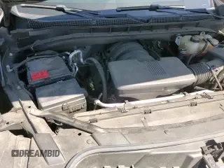 2023 Chevrolet Suburban LS z VIN 1GNSKBKD0PR129979, wystawiony jako Copart lot #53000485 z przebiegiem 68 896 mil mil oraz Czysty tytuł • Clean title. Historia ofert i sprzedaży dostępna na DreamBid. Obrazek 14.