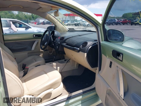 2008 Volkswagen Beetle S с VIN 3VWPW31CX8M517285, выставлен на аукционе IAAI как лот 42090301 с пробегом 103 510 миль миль и . История ставок и продаж доступна на DreamBid. Изображение 5.