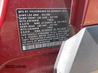 2012 Volkswagen Tiguan LE z VIN WVGAV7AX5CW097459, wystawiony jako IAAI lot #42526659 z przebiegiem 158 634 mil mil oraz . Historia ofert i sprzedaży dostępna na DreamBid. Obrazek 9.