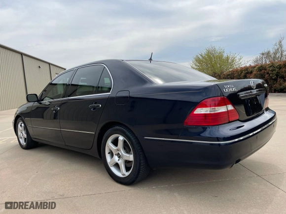 2005 Lexus LS 430 with VIN JTHBN36F250177548, listed as a Copart auction lot 54142625 with 228,639 mi miles and Clean Title. Bid and sale history available at carsss.com. Image 3.
