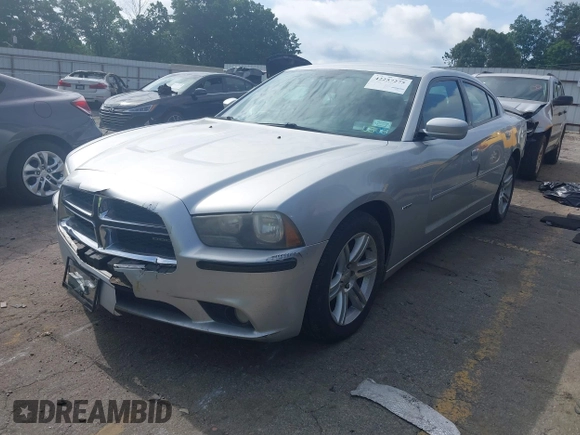2011 Dodge Charger SE z VIN 2B3CL3CG2BH613364, wystawiony jako IAAI lot #42257275 z przebiegiem 137 321 mil mil oraz . Historia ofert i sprzedaży dostępna na DreamBid. Obrazek 2.