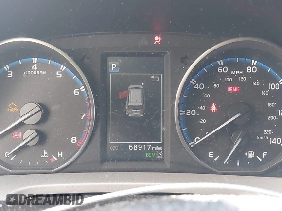 2018 Toyota RAV4 XLE with VIN 2T3RFREV5JW722012, listed as a IAAI auction lot 41830170 with 68,917 mi miles. Bid and sale history available at carsss.com. Image 7.