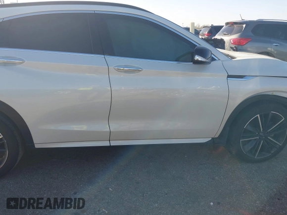 2023 Infiniti QX55 Luxe z VIN 3PCAJ5JR7PF109627, wystawiony jako IAAI lot #41213605 z przebiegiem 16 561 mil mil oraz . Historia ofert i sprzedaży dostępna na DreamBid. Obrazek 13.