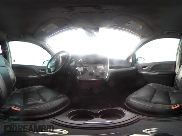 2018 Toyota Sienna SE с VIN 5TDXZ3DC4JS961452, выставлен на аукционе IAAI как лот 41850340 с пробегом 111 229 миль миль и . История ставок и продаж доступна на DreamBid. Изображение 18.