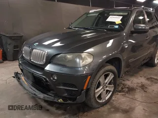 2011 BMW X5 35d z VIN 5UXZW0C5XBL658941, wystawiony jako IAAI lot #42460443 z przebiegiem 137 268 mil mil oraz . Historia ofert i sprzedaży dostępna na DreamBid. Obrazek 6.