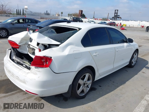 2012 Volkswagen Jetta SE z VIN 3VWDP7AJ4CM379192, wystawiony jako IAAI lot #42024746 z przebiegiem 125 450 mil mil oraz . Historia ofert i sprzedaży dostępna na DreamBid. Obrazek 4.