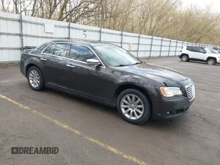 2012 Chrysler 300 Limited z VIN 2C3CCACG7CH152882, wystawiony jako IAAI lot #42061439 z przebiegiem 190 642 mil mil oraz . Historia ofert i sprzedaży dostępna na DreamBid. Obrazek 1.
