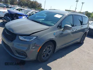 2021 Chrysler Pacifica Hybrid Limited z VIN 2C4RC1S76MR544495, wystawiony jako IAAI lot #42294312 z przebiegiem 89 083 mil mil oraz . Historia ofert i sprzedaży dostępna na DreamBid. Obrazek 18.