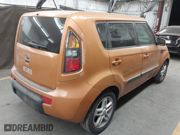 2011 Kia Soul + with VIN KNDJT2A22B7279422, listed as a IAAI auction lot 42077427 with 192,832 mi miles. Bid and sale history available at carsss.com. Image 4.