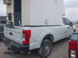 2019 Ford Super Duty F-250 SRW XL with VIN 1FT7X2B67KEC10592, listed as a IAAI auction lot 42135477 with 211,401 mi miles. Bid and sale history available at carsss.com. Image 4.