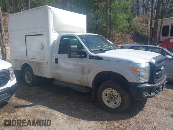 2015 Ford F-250 XL z VIN 1FDBF2B6XFED21572, wystawiony jako IAAI lot #41940222 z przebiegiem 433 042 mil mil oraz . Historia ofert i sprzedaży dostępna na DreamBid. Obrazek 1.