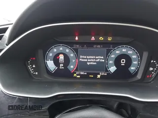 2020 Audi Q3 S line Premium z VIN WA1DECF34L1088002, wystawiony jako IAAI lot #41332352 z przebiegiem 41 196 mil mil oraz . Historia ofert i sprzedaży dostępna na DreamBid. Obrazek 7.