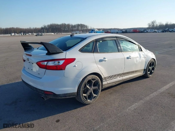 2012 Ford Focus SE with VIN 1FAHP3F29CL251911, listed as a IAAI auction lot 41757300 with 160,968 mi miles. Bid and sale history available at carsss.com. Image 4.