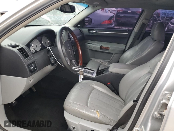 2007 Chrysler 300 C with VIN 2C3LK63H37H751602, listed as a Copart auction lot 42035015 with Not Provided miles and Salvage Title. Bid and sale history available at DreamBid. Image 7.