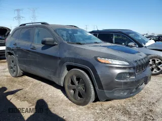 2017 Jeep Cherokee Sport z VIN 1C4PJLAB3HW592497, wystawiony jako Copart lot #45756755 z przebiegiem 79 847 mil mil oraz Czysty tytuł • Clean title. Historia ofert i sprzedaży dostępna na DreamBid. Obrazek 4.