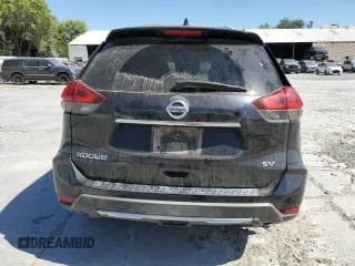 2017 Nissan Rogue SV z VIN KNMAT2MT2HP534275, wystawiony jako Copart lot #53000745 z przebiegiem 196 660 mil mil oraz Szkody całkowita. Historia ofert i sprzedaży dostępna na DreamBid. Obrazek 6.