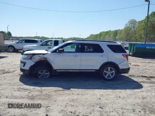 2018 Ford Explorer XLT z VIN 1FM5K7DH5JGC22286, wystawiony jako IAAI lot #42001333 z przebiegiem 140 878 mil mil oraz . Historia ofert i sprzedaży dostępna na DreamBid. Obrazek 15.