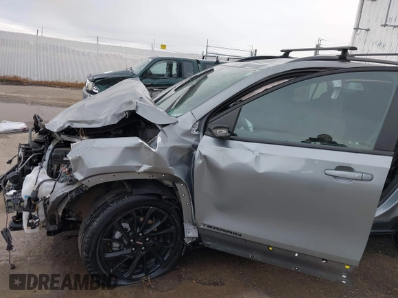 2023 GMC Terrain SLE z VIN 3GKALTEG8PL208986, wystawiony jako IAAI lot #40679682 z przebiegiem 11 023 mil mil oraz . Historia ofert i sprzedaży dostępna na DreamBid. Obrazek 12.