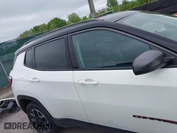 2020 Jeep Compass Trailhawk z VIN 3C4NJDDB8LT195584, wystawiony jako IAAI lot #42295678 z przebiegiem 99 762 mil mil oraz . Historia ofert i sprzedaży dostępna na DreamBid. Obrazek 14.