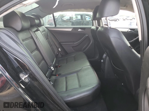 2015 Volkswagen Jetta SE z VIN 3VWD07AJ5FM276467, wystawiony jako Copart lot #55077844 z przebiegiem 138 102 mil mil oraz Szkoda całkowita • Salvage title. Historia ofert i sprzedaży dostępna na DreamBid. Obrazek 10.