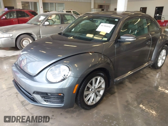 2018 Volkswagen Beetle S z VIN 3VWFD7AT6JM703758, wystawiony jako IAAI lot #41381842 z przebiegiem Nie podano mil oraz . Historia ofert i sprzedaży dostępna na DreamBid. Obrazek 19.