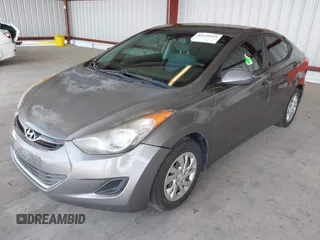 2013 Hyundai Elantra GLS z VIN 5NPDH4AE1DH162272, wystawiony jako IAAI lot #42439195 z przebiegiem 130 937 mil mil oraz . Historia ofert i sprzedaży dostępna na DreamBid. Obrazek 2.