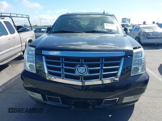 2011 Cadillac Escalade ESV Premium z VIN 1GYS4JEFXBR189541, wystawiony jako IAAI lot #41731883 z przebiegiem 106 023 mil mil oraz . Historia ofert i sprzedaży dostępna na DreamBid. Obrazek 12.