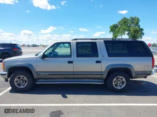 1999 GMC Suburban with VIN 3GKFK16R0XG511301, listed as a IAAI auction lot 41946753 with 231,650 mi miles. Bid and sale history available at carsss.com. Image 14.