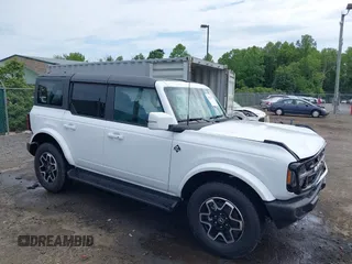 2025 Ford Bronco Outer Banks with VIN 1FMDE8BH3SLA68925, listed as a IAAI auction lot 42302153 with 364 mi miles and . Bid and sale history available at DreamBid. Image 1.