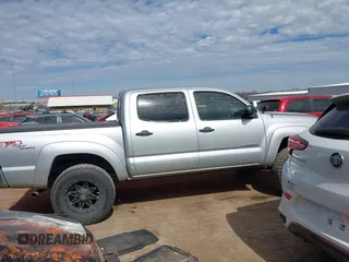 2006 Toyota Tacoma PreRunner z VIN 5TEJU62N56Z317981, wystawiony jako IAAI lot #41647457 z przebiegiem 254 512 mil mil oraz . Historia ofert i sprzedaży dostępna na DreamBid. Obrazek 13.