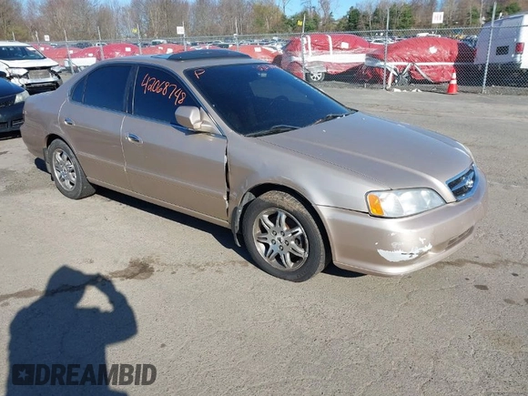 2001 Acura TL with VIN 19UUA56611A003736, listed as a IAAI auction lot 42068748 with 122,214 mi miles. Bid and sale history available at carsss.com. Image 1.